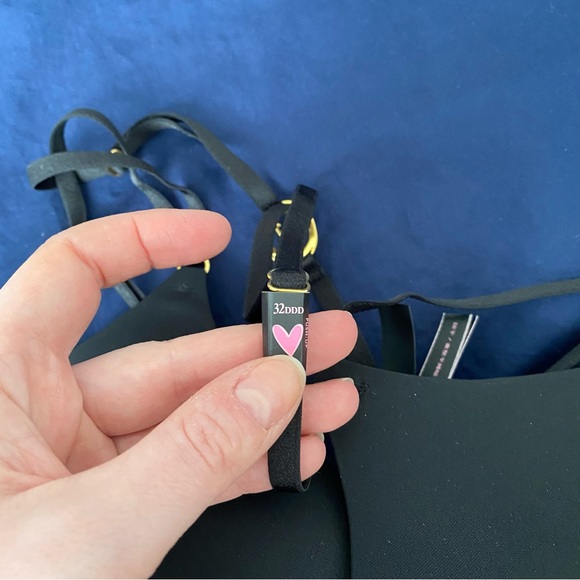 NWT Victoria’s Secret black bras 32DDD - Picture 5 of 6